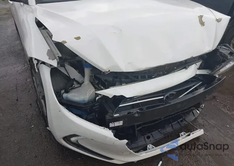 2017 Hyundai Elantra Value Edition z USA, uszkodzony, nr VIN 5NPD84LF3HH210026